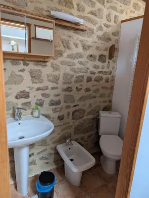 Salle de bains dans l'établissement Gîte au calme, nature et confort Creuse
