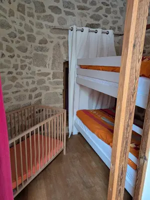 Un ou plusieurs lits dans un hébergement de l'établissement Gîte au calme, nature et confort Creuse