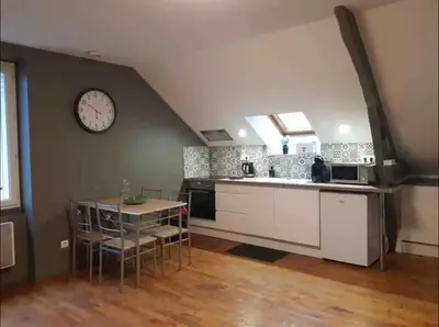 Cuisine ou kitchenette dans l'établissement Logement à Brive, proche centre-ville et gare, avec climatisation - internet fibre - Stationnements gratuit