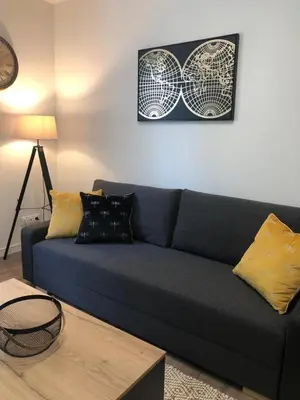 Coin salon dans l'établissement Logement à Brive proche centre-ville et campagne - climatisation, Wifi, coin exterieur et parking privés