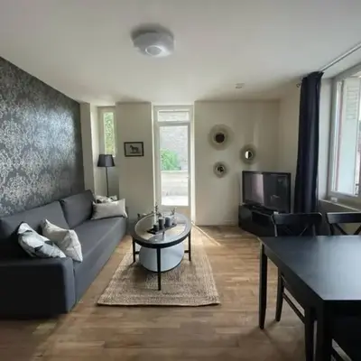 Logement à Brive avec terrasse et climatisation près du centre-ville et de la gare - Fibre internet et stationnements gratuits