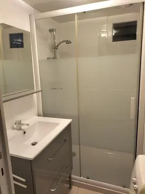 Salle de bains dans l'établissement Au bord du lac