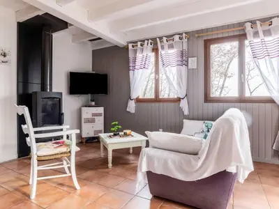 Télévision ou salle de divertissement dans l'établissement Holiday Home L'Aubépine by Interhome