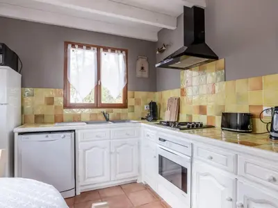 Cuisine ou kitchenette dans l'établissement Holiday Home L'Aubépine by Interhome