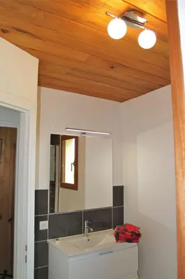 Salle de bains dans l'établissement Holiday Home L'Orme by Interhome