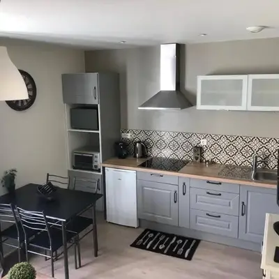 Logement à Brive - proche de la gare et du centre ville - Climatisation - fibre internet - stationnements gratuits