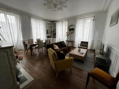 Coin salon dans l'établissement La Villa Louana 2 Charme de l'ancien au cœur de ville