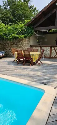 Piscine de l'établissement Chambre d'hôtes un petit coin de paradis en Corrèze ou située à proximité