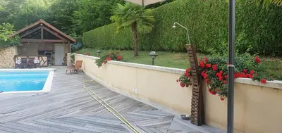 Piscine de l'établissement Chambre d'hôtes un petit coin de paradis en Corrèze ou située à proximité
