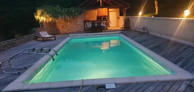 Piscine de l'établissement Chambre d'hôtes un petit coin de paradis en Corrèze ou située à proximité