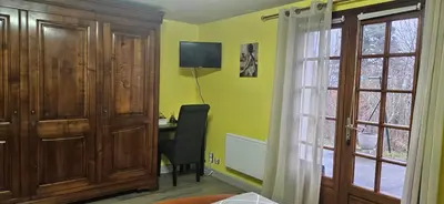 Télévision ou salle de divertissement dans l'établissement Chambre d'hôtes un petit coin de paradis en Corrèze