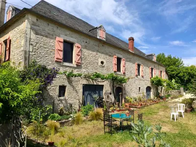 Jardin de l'établissement Le Cactus Orange Appartement 2 à 4 personnes avec entrée indépendante
