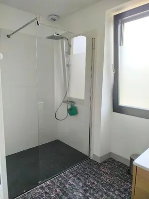 Salle de bains dans l'établissement Le Cactus Orange Appartement 2 à 4 personnes avec entrée indépendante