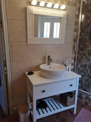 Salle de bains dans l'établissement Maison Colette au coeur du périgord noir