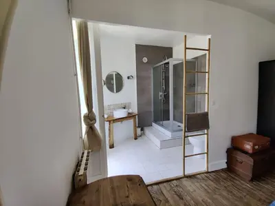 Salle de bains dans l'établissement Charming and comfortable house