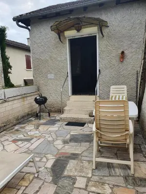 Terrasse ou espace extérieur de l'établissement Le pigeonnier maison de caractère logement 4 personnes La maisonnette rénovée logement 2 personnes