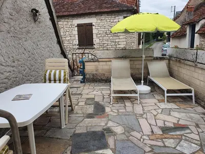 Terrasse ou espace extérieur de l'établissement Le pigeonnier maison de caractère logement 4 personnes La maisonnette rénovée logement 2 personnes