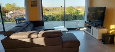 Coin salon dans l'établissement Gite du chêne vert - Périgord