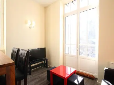Coin salon dans l'établissement Charmant T2 Hyper Centre avec Balcon et WIFI - FR-1-608-225