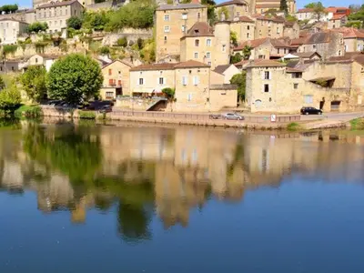 Vue sur la rivière ou le fleuve situé(e) à proximité de le camping