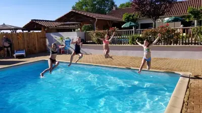 Piscine de l'établissement Camping maeva Escapades Au P'tit Bonheur ou située à proximité