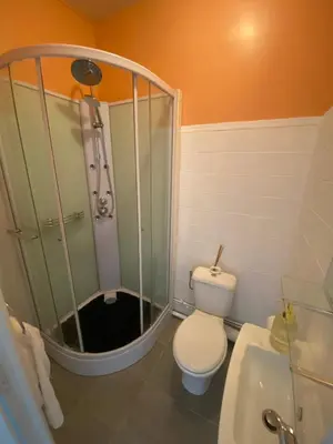 Salle de bains dans l'établissement Maison de Montgibaud