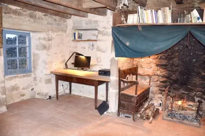 Bibliothèque dans la maison de vacances