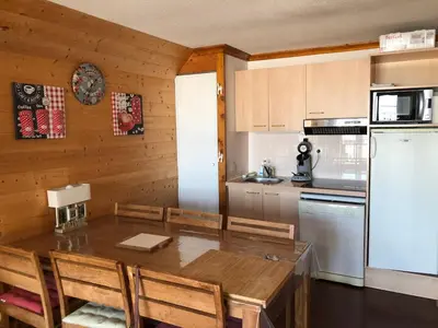 Cuisine ou kitchenette dans l'établissement Lama-Gîte-des-Puys T3 Lamado vue époustouflante sud avec grande terrasse