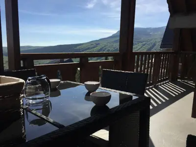 Vue générale sur la montagne ou vue sur la montagne depuis l'appartement