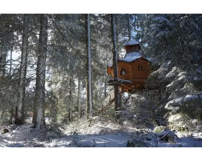 L'établissement Cabanes des Volcans en hiver
