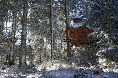 L'établissement Cabanes des Volcans en hiver
