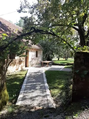 Jardin de l'établissement Gite avec charme entre Collonges la rouge-Turenne