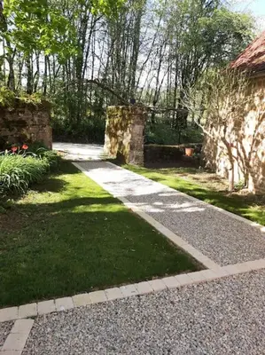 Jardin de l'établissement Gite avec charme entre Collonges la rouge-Turenne
