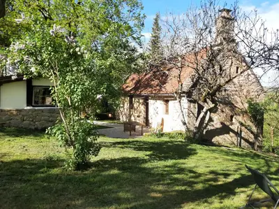Jardin de l'établissement Gite avec charme entre Collonges la rouge-Turenne