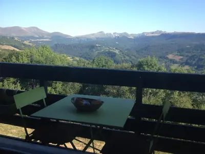 Vue générale sur la montagne ou vue sur la montagne depuis l'appartement