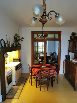 Cuisine ou kitchenette dans l'établissement Maison de bourg dans le Cantal