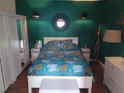 Un ou plusieurs lits dans un hébergement de l'établissement La maison à la porte bleue