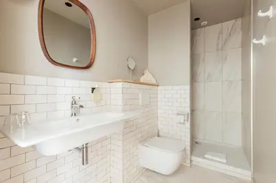 Salle de bains dans l'établissement Hôtel Préfecture - Entrée autonome, réception en ligne - Encore Mieux