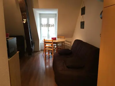 Télévision ou salle de divertissement dans l'établissement Studio face au Thermes
