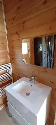 Salle de bains dans l'établissement Les Chalets de La Vialette