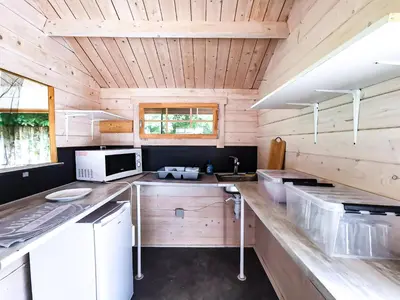 Cuisine ou kitchenette dans l'établissement Les chambres du Roc
