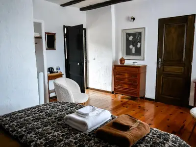 Un ou plusieurs lits dans un hébergement de l'établissement Les chambres du Roc