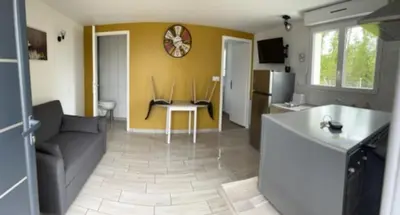 Cuisine ou kitchenette dans l'établissement SUPERBE APPARTEMENT AU CALME