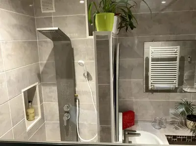 Salle de bains dans l'établissement Le Passage du Faubourg, agréable T3 en duplex de 120m2