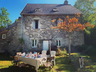 Jardin de l'établissement Bellevue de Terrou with natural pool