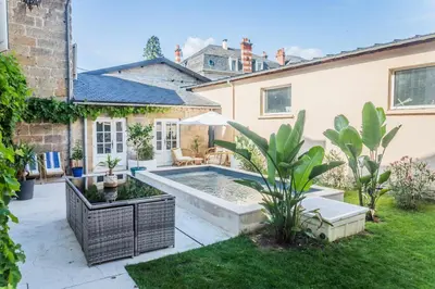 Piscine de l'établissement Maison Victoire ou située à proximité