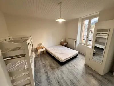 Un ou plusieurs lits dans un hébergement de l'établissement Appartement 4 personnes, 1 chambre, terrasse, Wifi, proche du centre