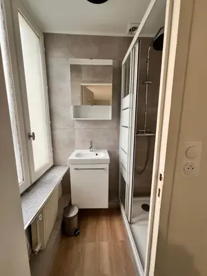 Salle de bains dans l'établissement Appartement 4 personnes, 1 chambre, terrasse, Wifi, proche du centre