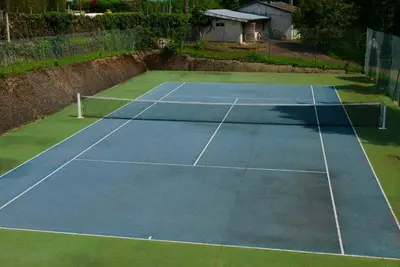 Tennis ou squash au sein de la maison d'hôtes ou à proximité