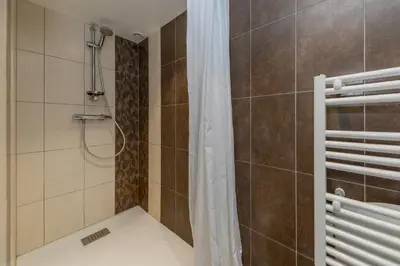 Salle de bains dans l'établissement Gîte La Bergerie
